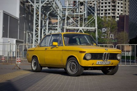 BMW E10 2002