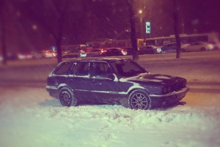 Touring BMW e30 DaytonaViolett в снегу
