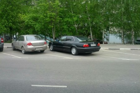 BMW E38 сзади