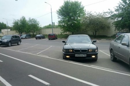 BMW E38 спереди