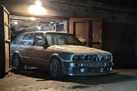 Выкатил, чтоб закрепить ограничитель водительской двери