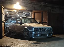 Выкатил, чтоб закрепить ограничитель водительской двери