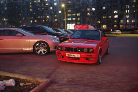 Кабрик на улице