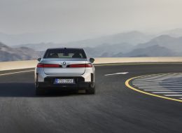 Обновлённая BMW i7 60 xDrive. Фото: BMW Group Обновлённая BMW i7 60 xDrive. Фото: BMW Group