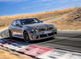 Прототип на техничной трассе полигона в Мирамасе. Фото: BMW Group Прототип на техничной трассе полигона в Мирамасе. Фото: BMW Group