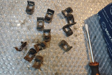 Нижние крепления листвы мтехник 2