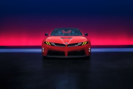 BMW M Concept Neue Klasse: единый блок фар и решётки радиатора, жёлтые огни M Yellow Lights и Track Lights в бампере. Фото: BMW Group
