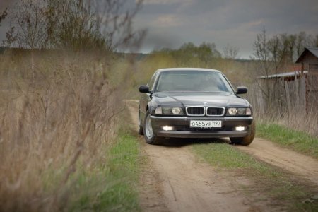 bmw e38 730i вид спереди, фото на природе