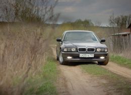 bmw e38 730i вид спереди, фото на природе