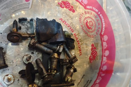 Отсортировал необходимые болтики