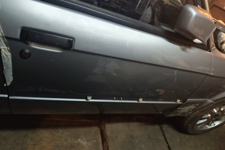 Ставлю клипсы на двери