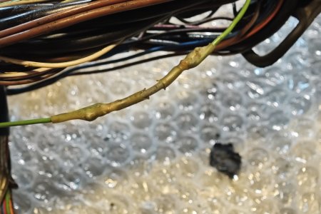 Провод не дотягивался, пришлось наростить