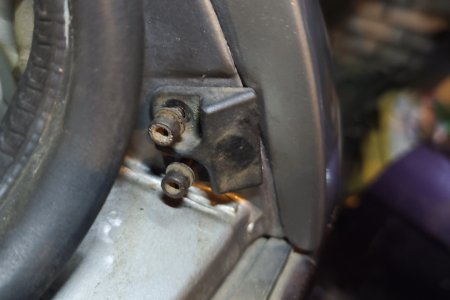 Упоры багажной, пятой двери