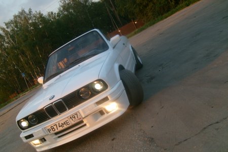 Белый кабриолет е30