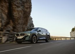 BMW XM нынешнего поколения на премьерных фотографиях 2022 года. Фото: BMW Group BMW XM нынешнего поколения на премьерных фотографиях 2022 года. Фото: BMW Group