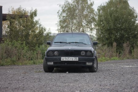 BMW E30 325iX фото спереди