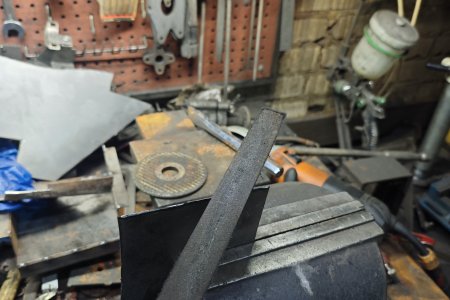 Убираю заусенцы с заплаток, вырезаю заплатки