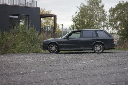 BMW E30 325iX Вид сбоку