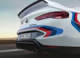 Заднее антикрыло BMW 3.0 CSL. Фото: BMW Group Заднее антикрыло BMW 3.0 CSL. Фото: BMW Group