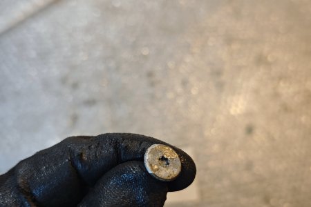 Торкс крепления крыла к юбке