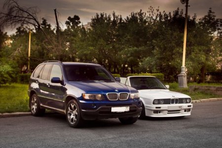 BMW E53 X5 и BMW E30 Convertible