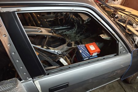 Стаалю центральную молдинг накладку