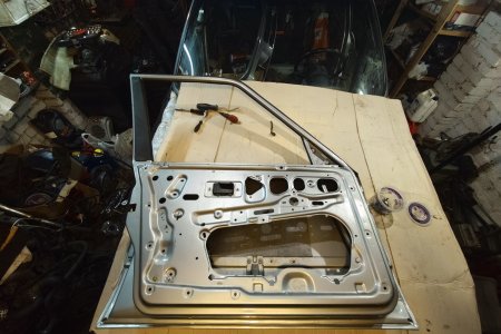 Пластик центральной стойки, резинка