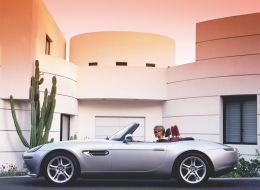 Z8 — двухместный родстер с алюминиевым кузовом. Фото: BMW Group Z8 — двухместный родстер с алюминиевым кузовом. Фото: BMW Group