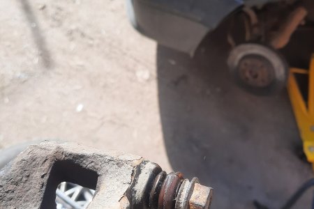 направляющая закисла в скобе суппорта