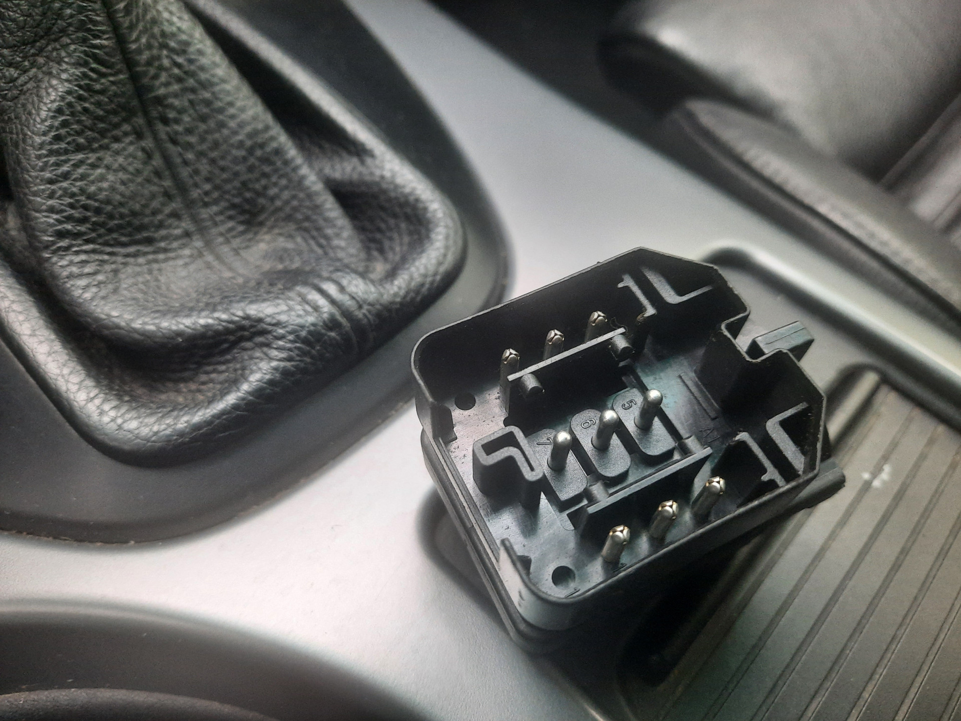 Не заводится, щелкает стартер, или тишина когда поворачиваешь ключ в ...