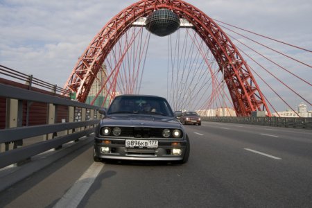 BMW E30 Mtech2 Живописный мост