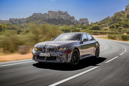 Прототип на дорогах общего пользования в Провансе. Фото: BMW Group
