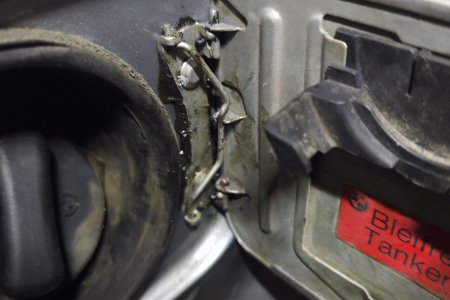 Лючек бензобака