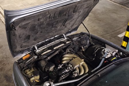 Шумка и распорка на месте, так же подкинул кожухи фар