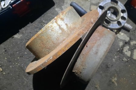 Тормозной диск курильщика и здорового человека