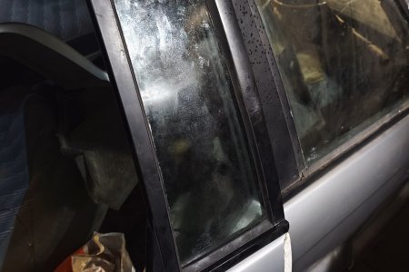 Ставлю центральную стойку, шахту для стекла