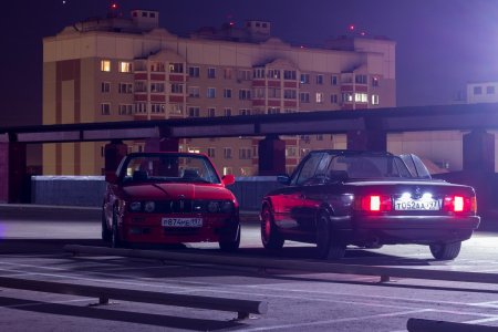 BMW E30 daytona и красный