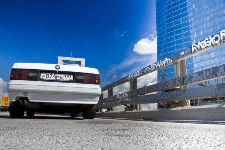 BMW E30 Кабриолет у Москва сити