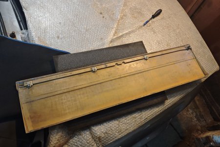 Снимаю клипсы с элемента листвы