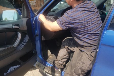 Паша разбирает стойку