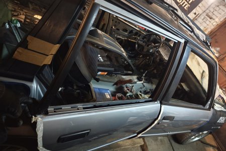 Начинаю с вертикальных молдингов